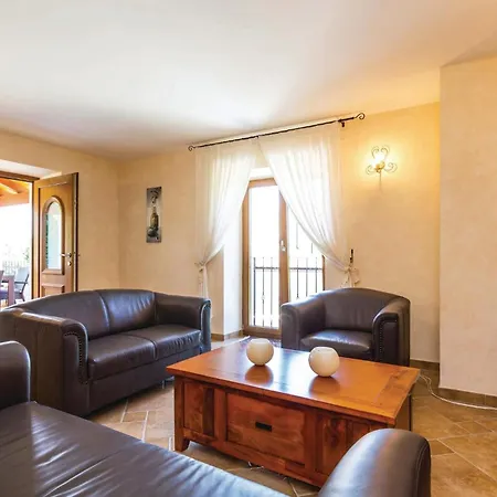 4 Bedroom Beautiful In Turcic Prázdninový dům Vantacici