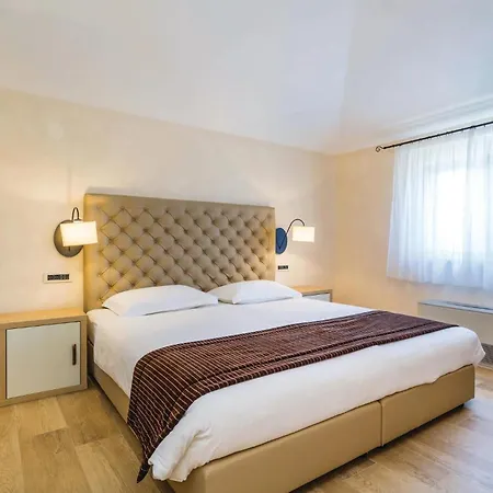 4 Bedroom Beautiful In Turcic * Vantacici