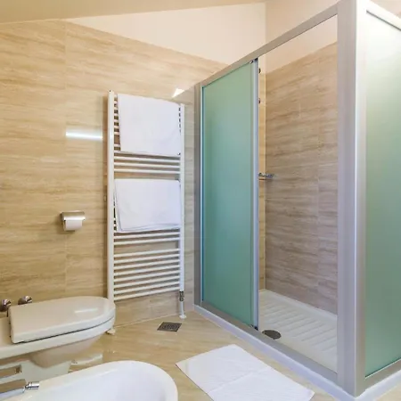 4 Bedroom Beautiful In Turcic Prázdninový dům