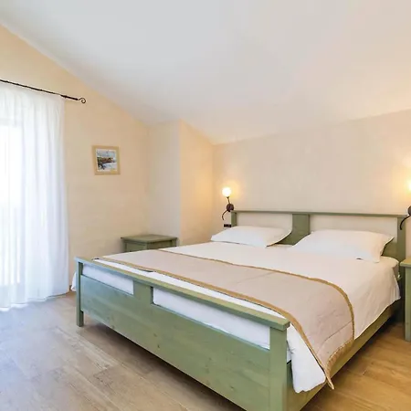 4 Bedroom Beautiful In Turcic Prázdninový dům Vantacici