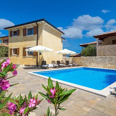 Holiday home Stunning Home In Turcic With Kitchen *