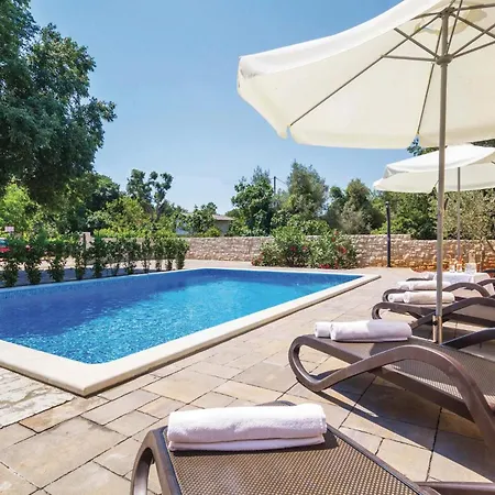 Prázdninový dům 4 Bedroom Beautiful In Turcic *