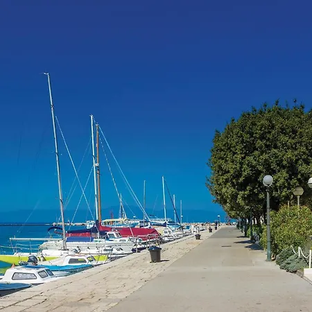 4 Bedroom Beautiful In Turcic Vantacici