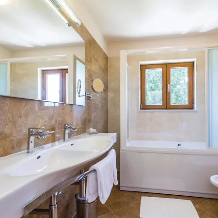 Prázdninový dům 4 Bedroom Beautiful In Turcic