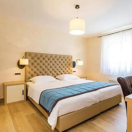 4 Bedroom Beautiful In Turcic *