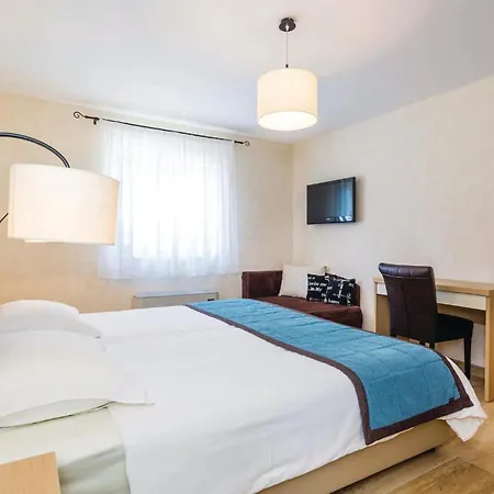 4 Bedroom Beautiful In Turcic