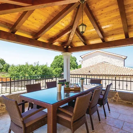 Holiday home Stunning Home In Turcic With Kitchen Vantacici