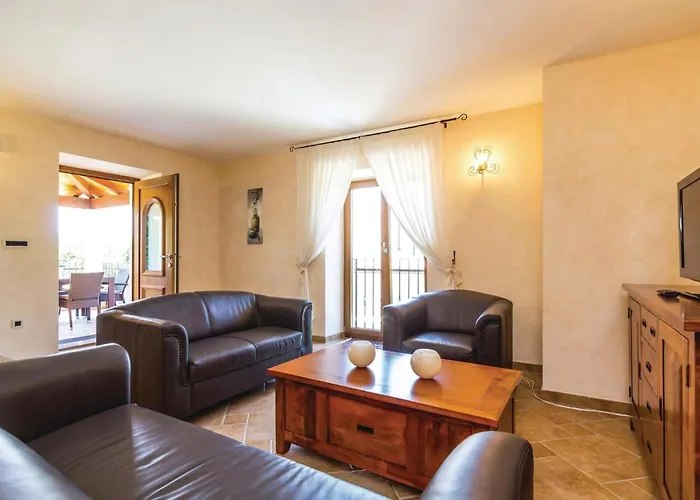 4 Bedroom Beautiful Home In Turcic Tatil Evi Vantacici