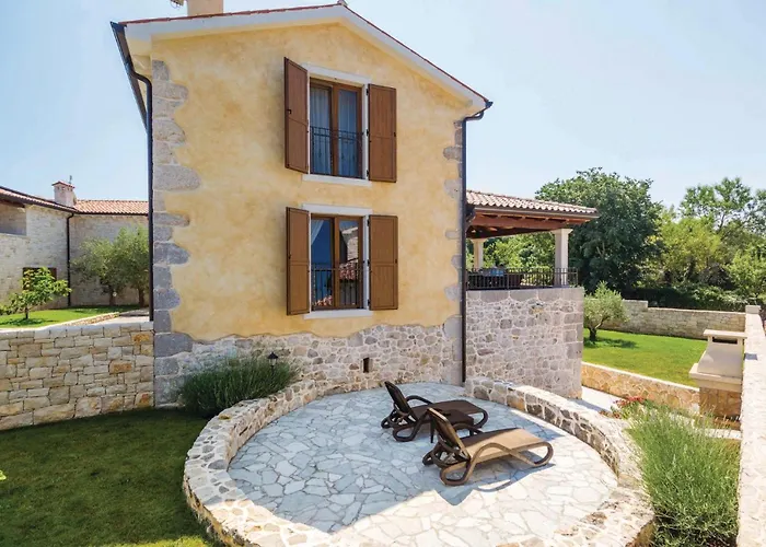 4 Bedroom Beautiful In Turcic *