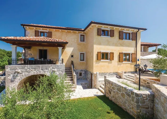 4 Bedroom Beautiful In Turcic *