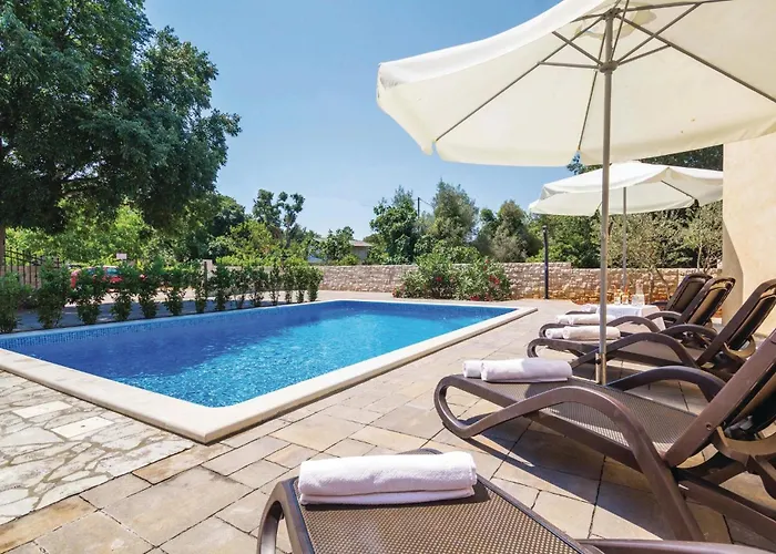 別荘 4 Bedroom Beautiful In Turcic *