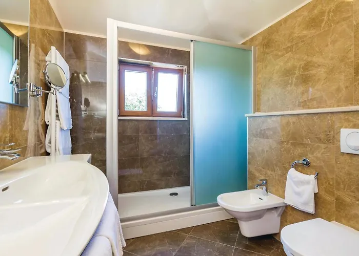 4 Bedroom Beautiful In Turcic