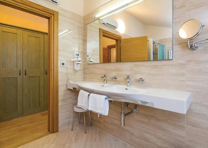 別荘 4 Bedroom Beautiful In Turcic *