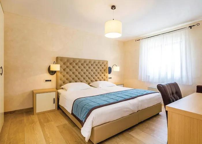 4 Bedroom Beautiful In Turcic *