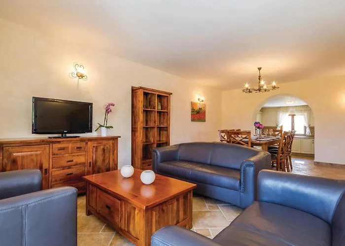 4 Bedroom Beautiful In Turcic
