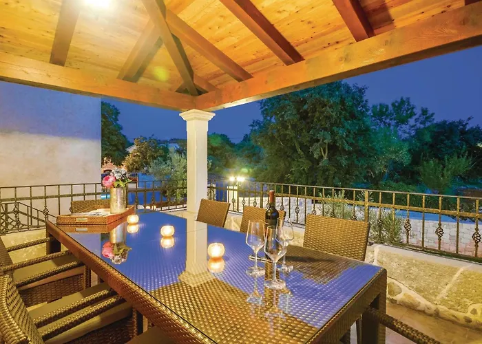 4 Bedroom Beautiful In Turcic *